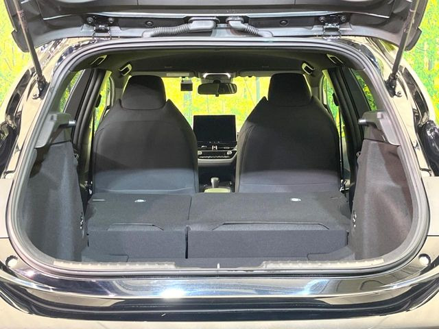 ���i�̂���������ʋ΁A���}���ɏ\���ȉ׎��X�y�[�X���m�ۂ��Ă���܂��B�Z�J���h�V�[�g��|���ƁA�傫�ȉו��̐ύڂ��\�ł���