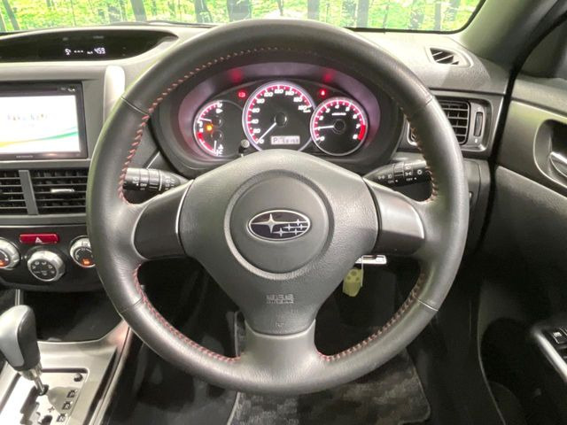 �y�����v�����X�e�A�����O�z�㎿�Ȋv���g�p���邱�ƂŁA��ɂ����������݂ƂĂ��^�]���₷���n���h���ł���