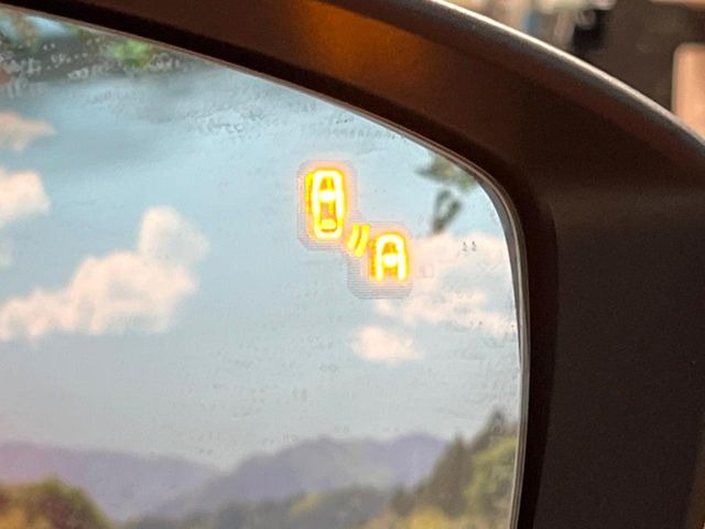 �y�u���C���h�X�|�b�g���j�^�����O�z���s���A�h�A�~���[�̎��p�ɂȂ�₷���ӏ��Ɍ㑱�Ԃ��ڋ߂���ƃT�C�h�~���[�t�߂Ɍx����\���A�h���C�o�[�ɒ��ӊ��N�����Ă���܂��B