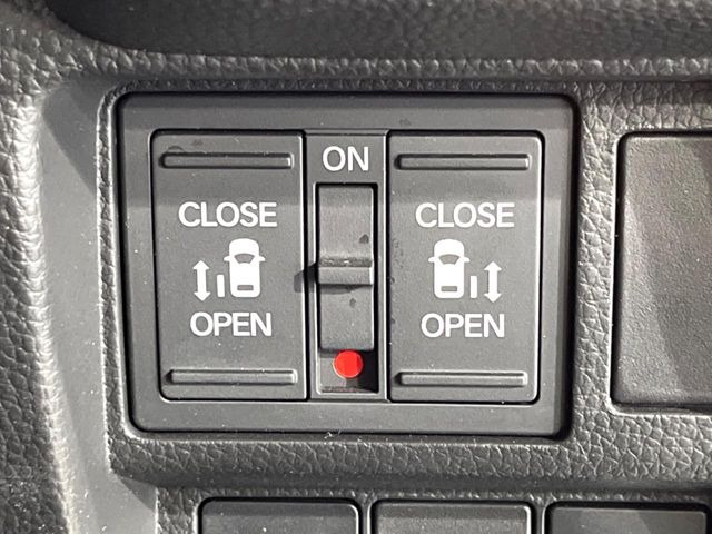 �y�����p���[�X���C�h�h�A�z�X�}�[�g�L�[��^�]�Ȃ̃X�C�b�`�Ō�ȗ����X���C�h�h�A�̊J���\���d��������͂����ăh�A���J����K�v�������A�����Ȃ��q�l�ł��ȒP�ɊJ���߂ł����K�ł���