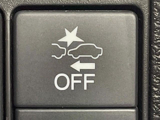 【ホンダセンシング】走行中に前方の車両等を認識し、衝突しそうな時は警報とブレーキで衝突回避と被害軽減をアシスト。より安全にドライブをお楽しみいただけます。