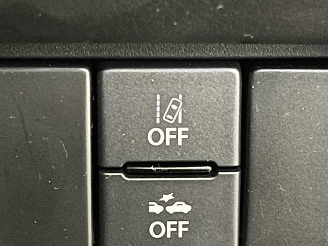 �Ԃ̎Ԑ����J�����ŔF�����A�͂ݏo�������Ȏ��Ɍx���𔭂�����X�e�A�����O�����⏕���Ĉ��S�^�]���T�|�[�g!