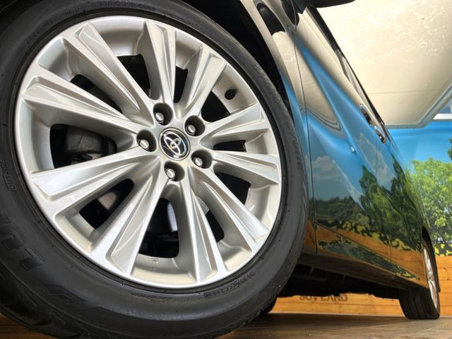 【純正18インチアルミホイール】外観にマッチした純正アルミホイールを装着しております。各種社外アルミホイールや、スタッドレスタイヤも取扱いしております。是非ご相談ください♪