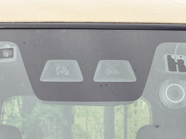 �y�X�}�[�g�A�V�X�g�z���s���ɑO���̎ԗ�����F�����A�Փ˂������Ȏ��͌x��ƃu���[�L�ŏՓˉ���Ɣ�Q�y�����A�V�X�g�B�����S�Ƀh���C�u�����y���݂��������܂��B