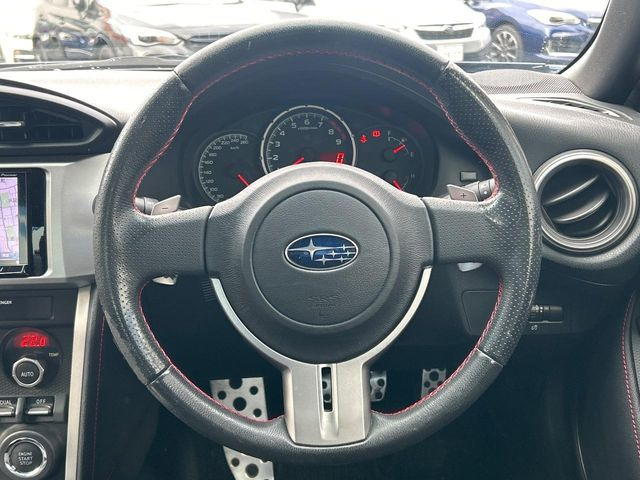 �y�����v�����X�e�A�����O�z�㎿�Ȋv���g�p���邱�ƂŁA��ɂ����������݂ƂĂ��^�]���₷���n���h���ł���