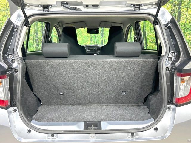 ���i�̂���������ʋ΁A���}���ɏ\���ȉ׎��X�y�[�X���m�ۂ��Ă���܂��B�Z�J���h�V�[�g��|���ƁA�傫�ȉו��̐ύڂ��\�ł���