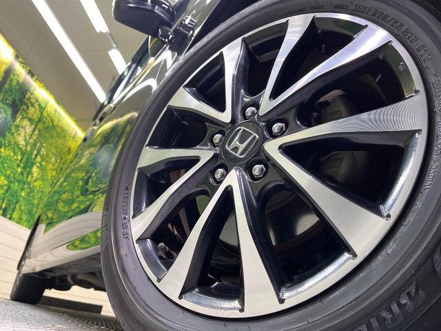 �y����17�C���`�A���~�z�C�[���z�O�ςɃ}�b�`���������A���~�z�C�[���𑕒����Ă���܂��B�e��ЊO�A���~�z�C�[����A�X�^�b�h���X�^�C�����戵�����Ă���܂��B���񂲑��k����������