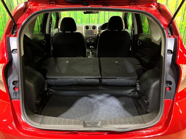 ���i�̂���������ʋ΁A���}���ɏ\���ȉ׎��X�y�[�X���m�ۂ��Ă���܂��B�Z�J���h�V�[�g��|���ƁA�傫�ȉו��̐ύڂ��\�ł���