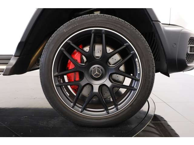 ����22�C���`�b���z�C�[���𑕒����Ă���AAMG�炵�����͂��鑫�������o�������܂��B�y�ʂ��������Ȓb���d�l�ɂ��A���s���\�Ə㎿�ȏ�薡�����������ŗ������Ă���܂��B