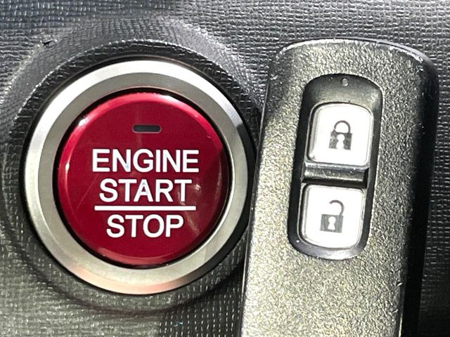 �yHonda�X�}�[�g�L�[�z�J�o����|�P�b�g�ɓ��ꂽ�܂܂ł��h�A�̎{���E�������\�ȃX�}�[�g�L�[�𑕔��B�G���W���̃I���E�I�t�����J�M�����o���K�v����������Ƃ��Ă��֗��ł���