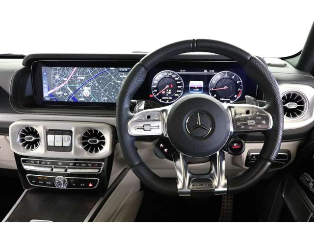 �{�v�����d�l�ŁA��ɂ����������ވ���S�n�Ə㎿�Ȏ��������˔����Ă���܂��B���쐫�������A�����Ԃ̉^�]�ł����ɂ����AAMG�Ȃ�ł͂̃X�|�[�e�B���������̂���h���C�r���O�����y���݂��������܂��B