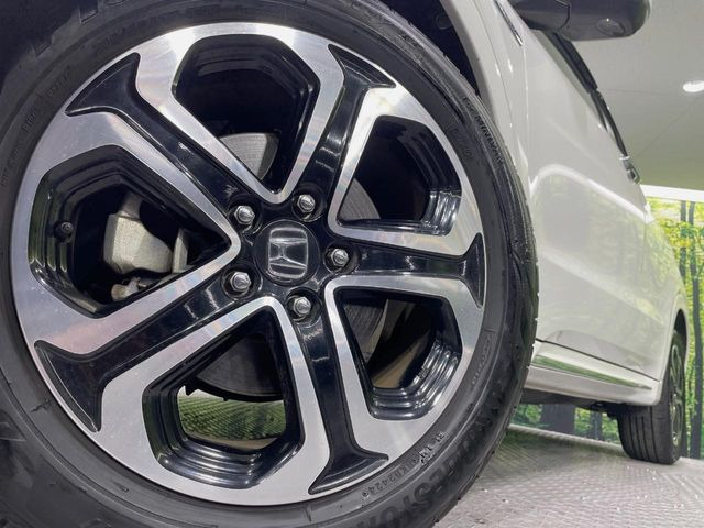 【純正17インチアルミホイール】外観にマッチした純正アルミホイールを装着しております。各種社外アルミホイールや、スタッドレスタイヤも取扱いしております。是非ご相談ください♪