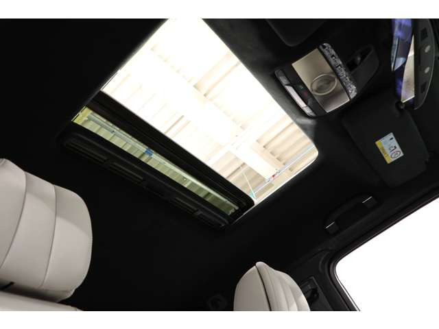 �T�����[�t�𑕔����Ă���A�����ɐS�n�悢�J�����Ǝ��R������荞�݂܂��B���s���͂������A��Ԓ����㎿�ł�Ƃ肠���Ԃ����y���݂��������鑕���ł������܂��B