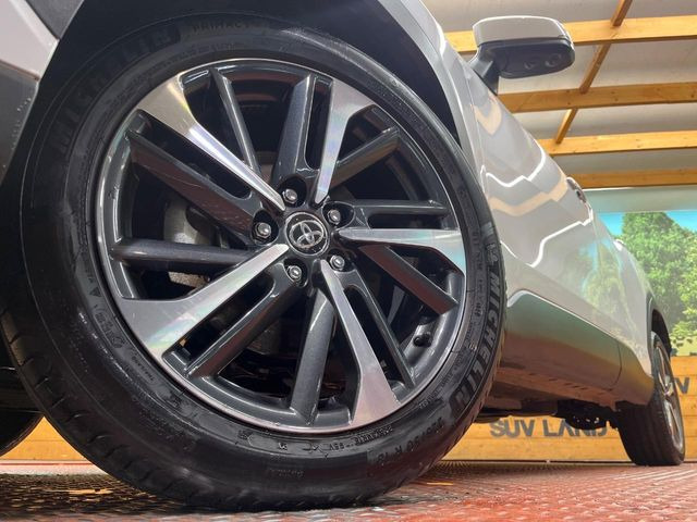 �y����18�C���`�A���~�z�C�[���z�O�ςɃ}�b�`���������A���~�z�C�[���𑕒����Ă���܂��B�e��ЊO�A���~�z�C�[����A�X�^�b�h���X�^�C�����戵�����Ă���܂��B���񂲑��k����������