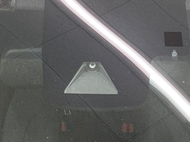 �y�g���^�Z�[�t�e�B�Z���X�z���s���ɑO���̎ԗ�����F�����A�Փ˂������Ȏ��͌x��ƃu���[�L�ŏՓˉ���Ɣ�Q�y�����A�V�X�g�B�����S�Ƀh���C�u�����y���݂��������܂��B