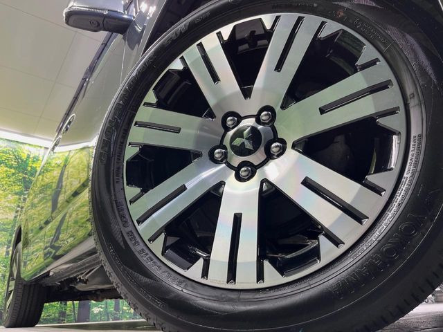 �y����18�C���`�A���~�z�C�[���z�O�ςɃ}�b�`���������A���~�z�C�[���𑕒����Ă���܂��B�e��ЊO�A���~�z�C�[����A�X�^�b�h���X�^�C�����戵�����Ă���܂��B���񂲑��k����������