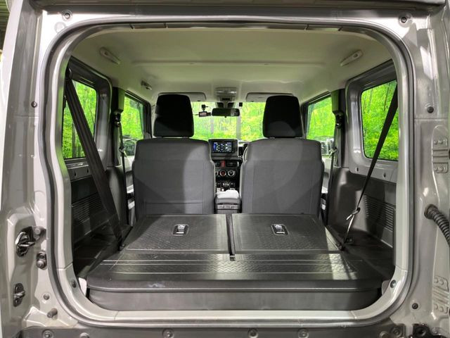 ���i�̂���������ʋ΁A���}���ɏ\���ȉ׎��X�y�[�X���m�ۂ��Ă���܂��B�Z�J���h�V�[�g��|���ƁA�傫�ȉו��̐ύڂ��\�ł���