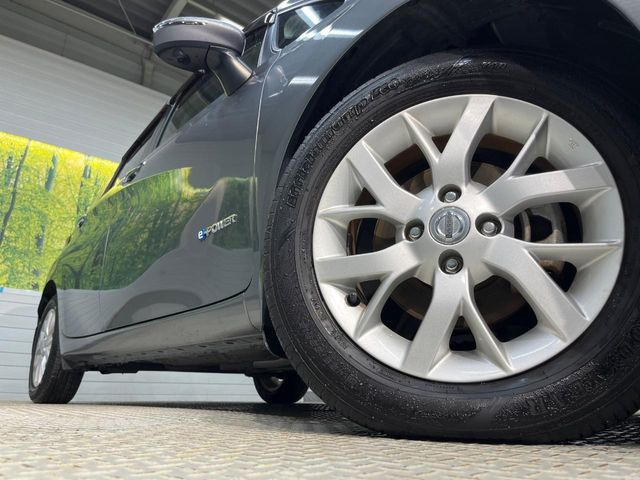 �y����15�C���`�A���~�z�C�[���z�O�ςɃ}�b�`���������A���~�z�C�[���𑕒����Ă���܂��B�e��ЊO�A���~�z�C�[����A�X�^�b�h���X�^�C�����戵�����Ă���܂��B���񂲑��k����������