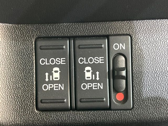 �y�����p���[�X���C�h�h�A�z�X�}�[�g�L�[��^�]�Ȃ̃X�C�b�`�Ō�ȗ����X���C�h�h�A�̊J���\���d��������͂����ăh�A���J����K�v�������A�����Ȃ��q�l�ł��ȒP�ɊJ���߂ł����K�ł���