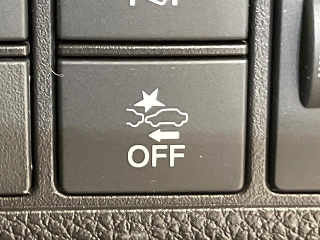 �y�z���_�Z���V���O�z���s���ɑO���̎ԗ�����F�����A�Փ˂������Ȏ��͌x��ƃu���[�L�ŏՓˉ���Ɣ�Q�y�����A�V�X�g�B�����S�Ƀh���C�u�����y���݂��������܂��B