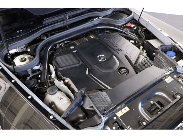 2.9L ����6�C��DOHC�^�[�{(�f�B�[�[��)�A330ps/71.4kgm�A�S��&times;�S��&times;�S��mm 4660&times;1985&times;1975mm�A�ԗ��d�� 2530kg