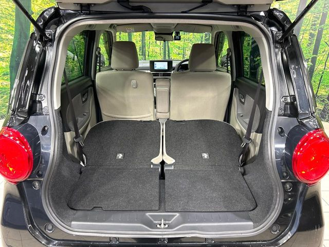 ���i�̂���������ʋ΁A���}���ɏ\���ȉ׎��X�y�[�X���m�ۂ��Ă���܂��B�Z�J���h�V�[�g��|���ƁA�傫�ȉו��̐ύڂ��\�ł���