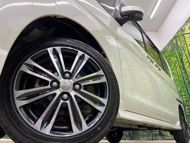 �y����15�C���`�A���~�z�C�[���z�O�ςɃ}�b�`���������A���~�z�C�[���𑕒����Ă���܂��B�e��ЊO�A���~�z�C�[����A�X�^�b�h���X�^�C�����戵�����Ă���܂��B���񂲑��k����������