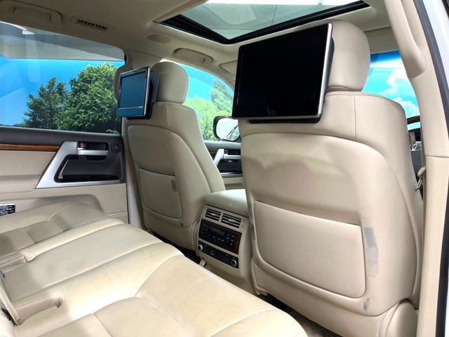 �y�����G���^�[�e�C�������g�V�X�e���z��Ȃɂ�����̕����喞���́A�l�C���[�J�[�I�v�V�����𑕔��B��p�̉����V�X�e���ƁA���ʂ̃��j�^�[�ňړ�����DVD�������y���݂��������܂��B