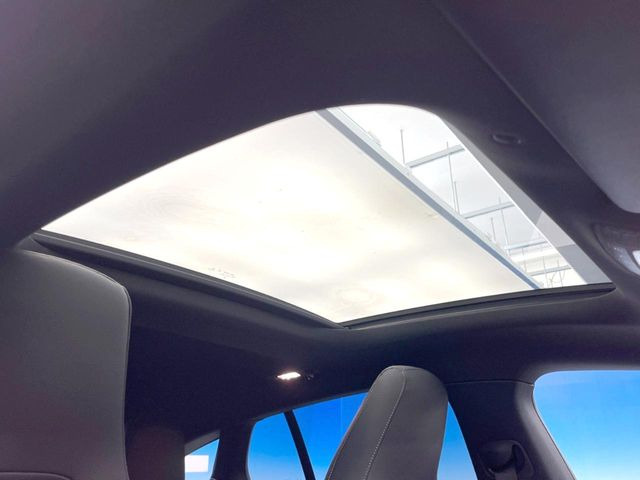 ���p�m���~�b�N�X���C�f�B���O���[�t::�唗�͂̃p�m���}���[�t�́A�㕔���Ȃɂ܂ő����Ă���A�J���I�ȋ�Ԃ����y���݂��������܂��B