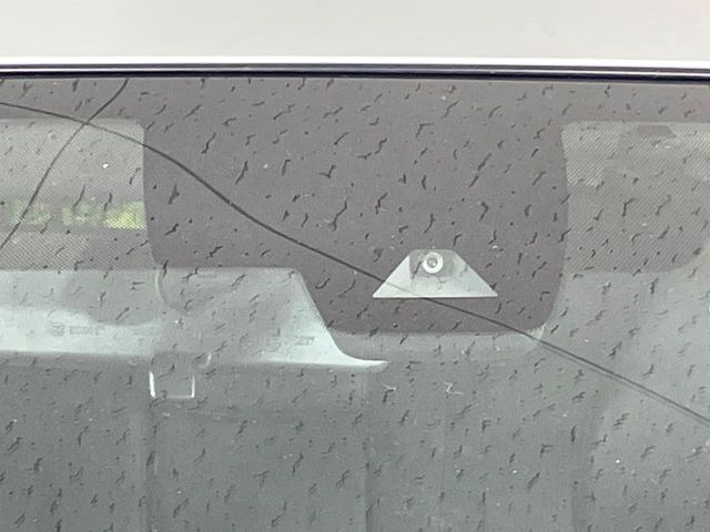 �y�G�}�[�W�F���V�[�u���[�L�z���s���ɑO���̎ԗ�����F�����A�Փ˂������Ȏ��͌x��ƃu���[�L�ŏՓˉ���Ɣ�Q�y�����A�V�X�g�B�����S�Ƀh���C�u�����y���݂��������܂��B