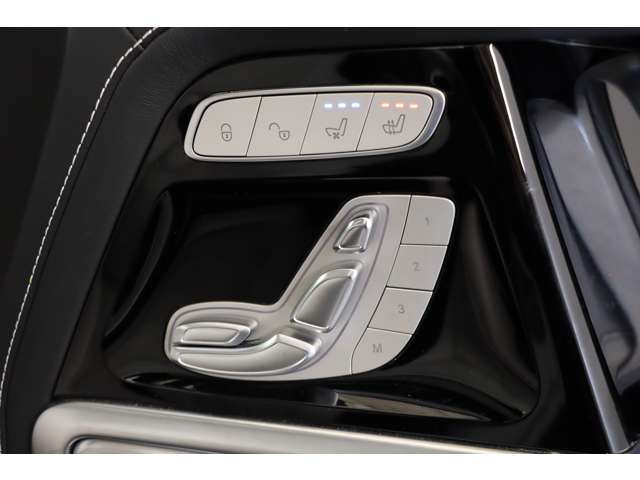 �V�[�g�ɂ̓q�[�^�[�ƃx���`���[�^�[�𑕔����Ă���A�G�߂��킸���K�ȍ���S�n��񋟂������܂��B�����~�ł��g�����A�����Ăł��������߂�����A�㎿�ȃh���C�r���O�E����̌����������鑕���ł������܂��B