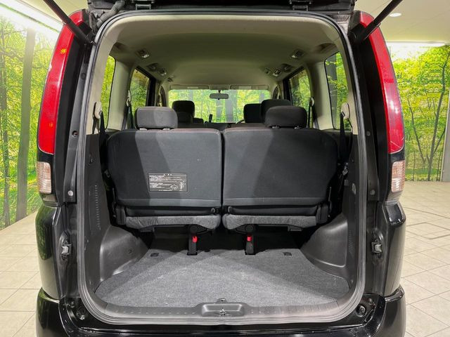 ���i�̂���������ʋ΁A���}���ɏ\���ȉ׎��X�y�[�X���m�ۂ��Ă���܂��B�Z�J���h�V�[�g��|���ƁA�傫�ȉו��̐ύڂ��\�ł���