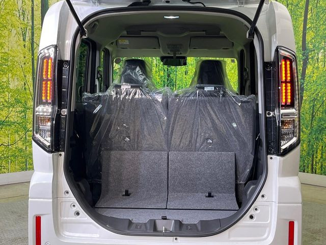 ���i�̂���������ʋ΁A���}���ɏ\���ȉ׎��X�y�[�X���m�ۂ��Ă���܂��B�Z�J���h�V�[�g��|���ƁA�傫�ȉו��̐ύڂ��\�ł���