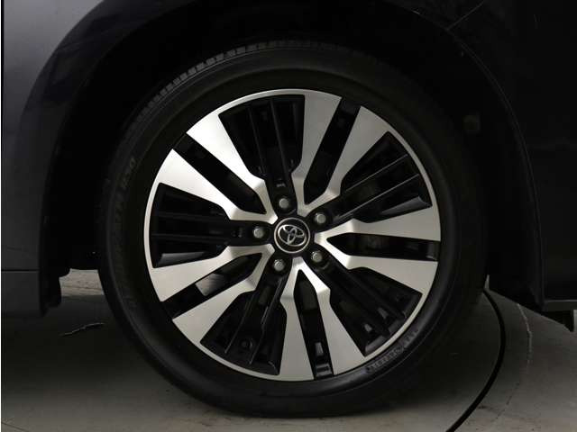 お客様のお好みの新品18インチ、19インチ、20インチホイール装着可能!ダウンサスなどローダウンも取付可能です!ヴァルドやワークなどのメーカー品も取り寄せ可能です!