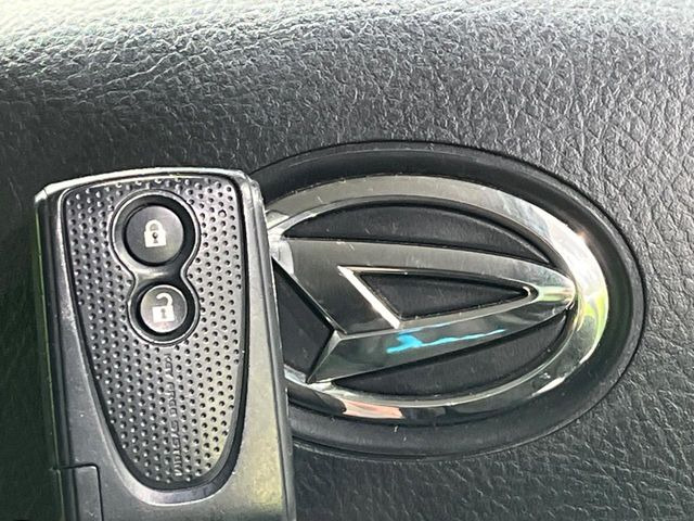 �y�L�[�t���[�V�X�e���z�J�o����|�P�b�g�ɓ��ꂽ�܂܂ł��h�A�̎{���E�������\�ȃX�}�[�g�L�[�𑕔��B�G���W���̃I���E�I�t�����J�M�����o���K�v����������Ƃ��Ă��֗��ł���