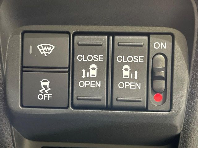 �y�����p���[�X���C�h�h�A�z�X�}�[�g�L�[��^�]�Ȃ̃X�C�b�`�Ō�ȗ����X���C�h�h�A�̊J���\���d��������͂����ăh�A���J����K�v�������A�����Ȃ��q�l�ł��ȒP�ɊJ���߂ł����K�ł���