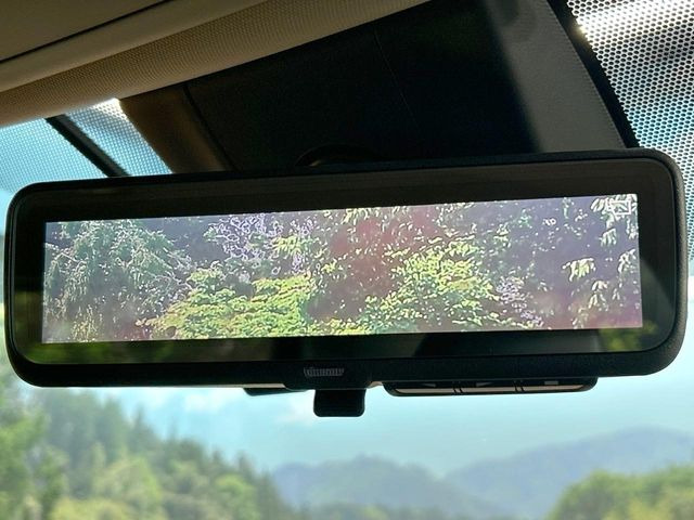 【デジタルインナーミラー】後席の大きな荷物や同乗者で後方が確認しづらい時でも安心!カメラが撮影した車両後方の映像をルームミラー内に表示。クリアな視界で状況の確認が可能です!
