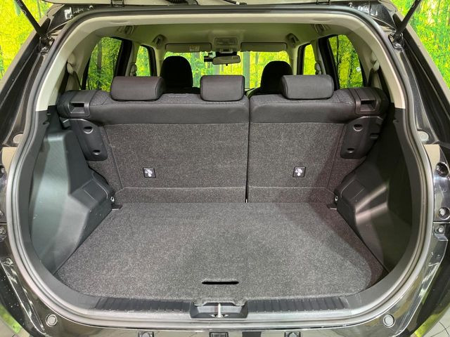 ���i�̂���������ʋ΁A���}���ɏ\���ȉ׎��X�y�[�X���m�ۂ��Ă���܂��B�Z�J���h�V�[�g��|���ƁA�傫�ȉו��̐ύڂ��\�ł���