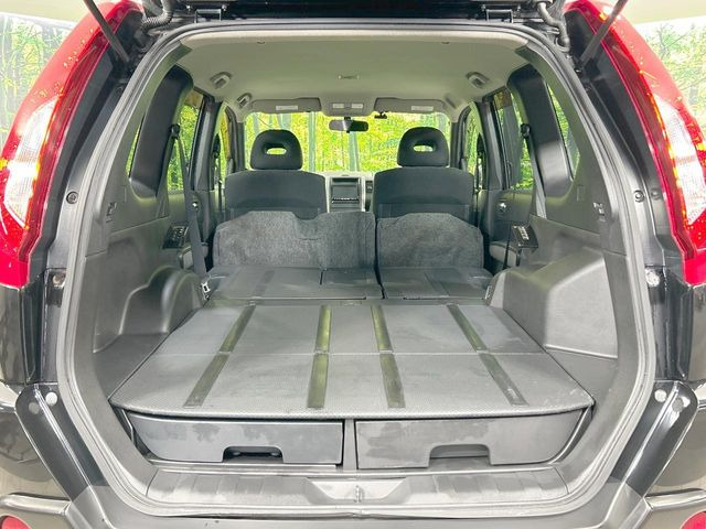 ���i�̂���������ʋ΁A���}���ɏ\���ȉ׎��X�y�[�X���m�ۂ��Ă���܂��B�Z�J���h�V�[�g��|���ƁA�傫�ȉו��̐ύڂ��\�ł���