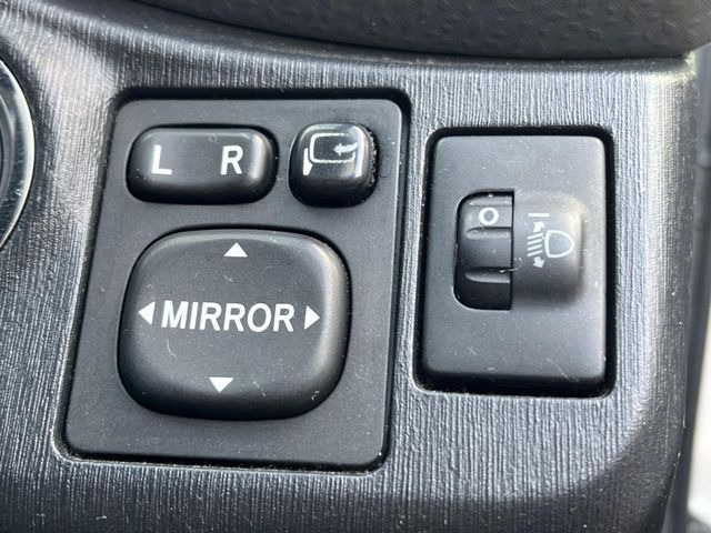 �y�d���i�[�~���[�z�T�C�h�~���[�͓d���i�[���ƂȂ��Ă���A�������ԏ�ł��L�Y�������X�N��}�����܂��B