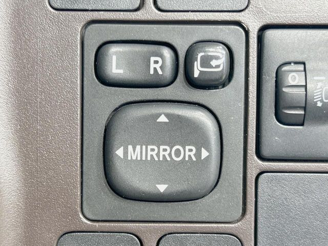 �y�d���i�[�~���[�z�T�C�h�~���[�͓d���i�[���ƂȂ��Ă���A�������ԏ�ł��L�Y�������X�N��}�����܂��B