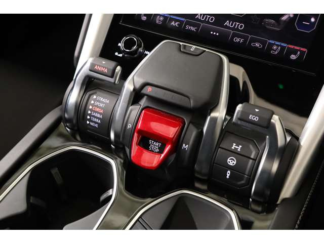 �����{���M�[�j�`��������������q��@���`�[�t�̃t���b�v�J�o�[�t���G���W���X�^�[�g�X�C�b�`���̗p�B�J�o�[���J���Ďn�����鏊�삻�̂��̂����g�������o���A����o���O����E���X�Ȃ�ł͂̓��ʊ��𖡂킦�܂��B