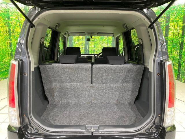 ���i�̂���������ʋ΁A���}���ɏ\���ȉ׎��X�y�[�X���m�ۂ��Ă���܂��B�Z�J���h�V�[�g��|���ƁA�傫�ȉו��̐ύڂ��\�ł���