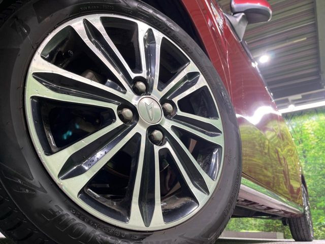 �y����15�C���`�A���~�z�C�[���z�O�ςɃ}�b�`���������A���~�z�C�[���𑕒����Ă���܂��B�e��ЊO�A���~�z�C�[����A�X�^�b�h���X�^�C�����戵�����Ă���܂��B���񂲑��k����������