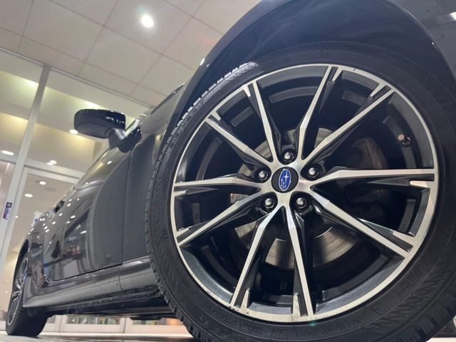 �y����17�C���`�A���~�z�C�[���z�O�ςɃ}�b�`���������A���~�z�C�[���𑕒����Ă���܂��B�e��ЊO�A���~�z�C�[����A�X�^�b�h���X�^�C�����戵�����Ă���܂��B���񂲑��k����������