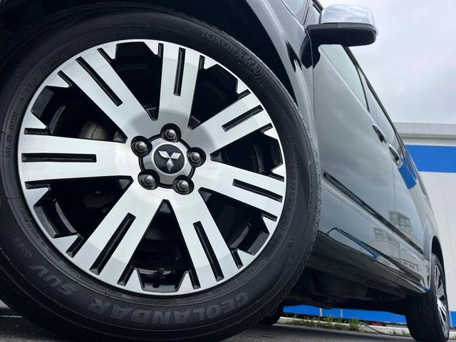 �y�����A���~�z�C�[���z�O�ςɃ}�b�`���������A���~�z�C�[���𑕒����Ă���܂��B�e��ЊO�A���~�z�C�[����A�X�^�b�h���X�^�C�����戵�����Ă���܂��B���񂲑��k����������