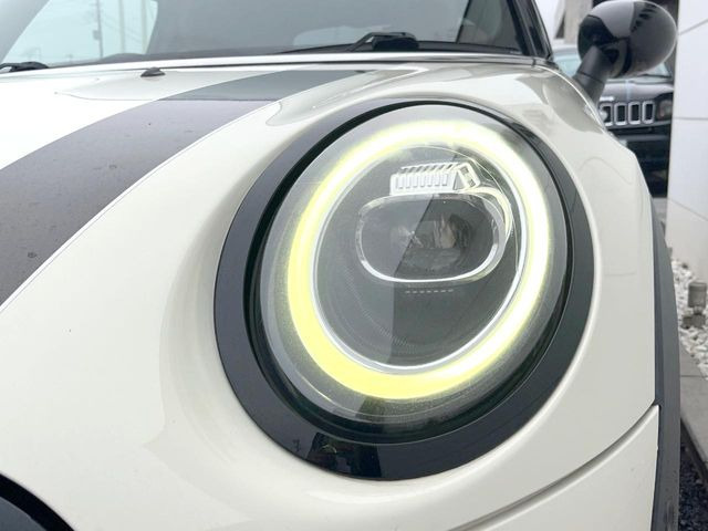 ��LED�w�b�h���C�g:��ԑ��s�����ǍD�Ȏ��E���m�ۂ����S���ĉ^�]�ł��鍂�P�xLED�w�b�h���C�g�𑕔�!�_�����x�������A����d�͂��}�����Ă��܂��B