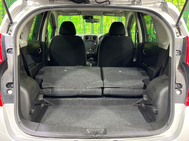 ���i�̂���������ʋ΁A���}���ɏ\���ȉ׎��X�y�[�X���m�ۂ��Ă���܂��B�Z�J���h�V�[�g��|���ƁA�傫�ȉו��̐ύڂ��\�ł���