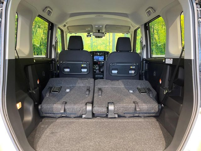 ���i�̂���������ʋ΁A���}���ɏ\���ȉ׎��X�y�[�X���m�ۂ��Ă���܂��B�Z�J���h�V�[�g��|���ƁA�傫�ȉו��̐ύڂ��\�ł���