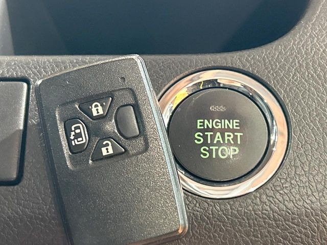 �y�X�}�[�g�L�[�z�J�o����|�P�b�g�ɓ��ꂽ�܂܂ł��h�A�̎{���E�������\�ȃX�}�[�g�L�[�𑕔��B�G���W���̃I���E�I�t�����J�M�����o���K�v����������Ƃ��Ă��֗��ł���